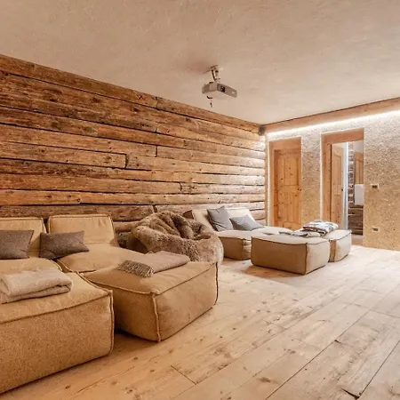 Dolomites Luxe Con Spa, Piscine, Jacuzzi E Cinema Privato בקתה