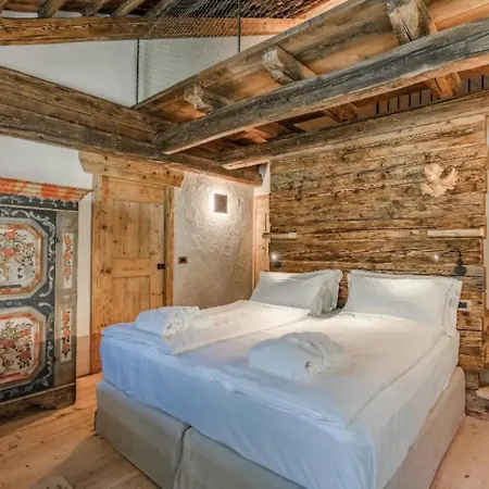 Dolomites Luxe Con Spa, Piscine, Jacuzzi E Cinema Privato בקתה